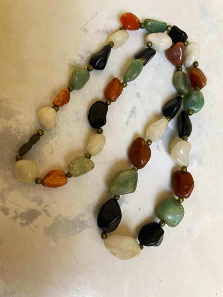 Náhrdelník z prírodných polodrahokamov, 