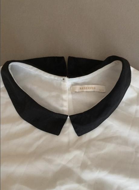 Biela bluzka s modrym lemom, reserved,l