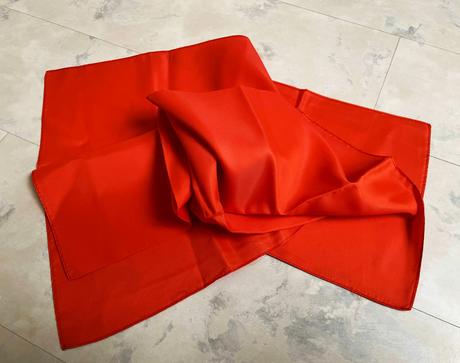 Saténová šatka, l