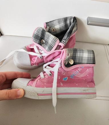 Vyššie tenisky, 31