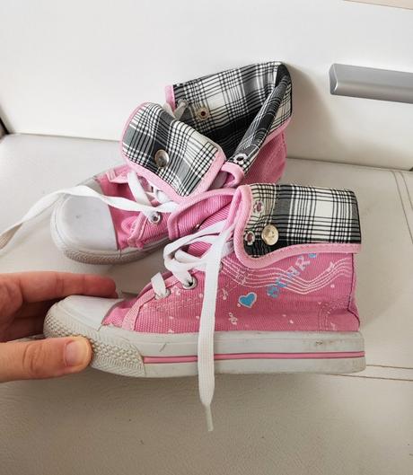 Vyššie tenisky, 31