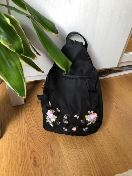 Čierny batoh/ čierny batoh s kvetinkami, zara
