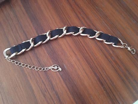 Cierno zlaty naramok, 