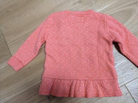 Svetrík s anjelikmi, 104