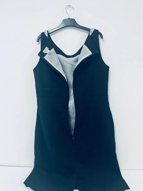 Čierne elegantné šaty h&m so strieborným výstrihom, h&m,46