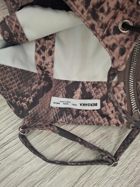 Sexi koženkove šaty, bershka,l