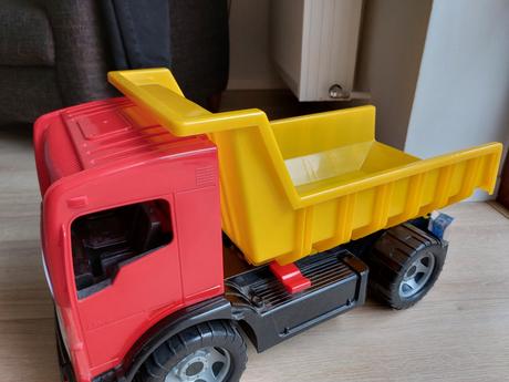 Nákladné auto s vyklapackou + kacicka, 