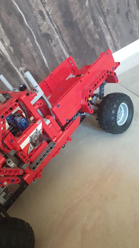 Skladačka - uplná kópia lega technic 42029 pick up,