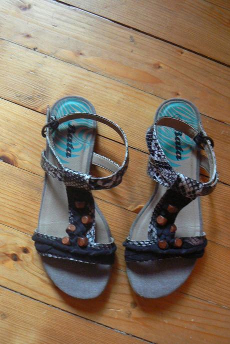 Korálkové sandálky novééé, baťa,37