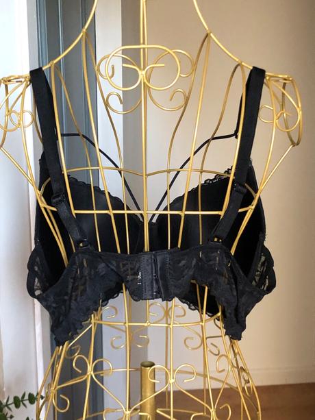 Vystužená podprsenka 100e, 100e