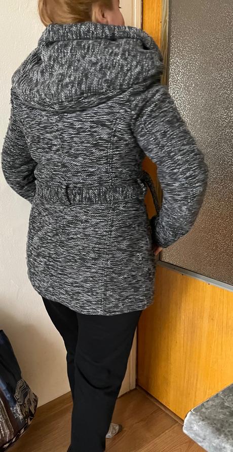 Nádherný kabátik s kapucňou zn. amisu, amisu,40