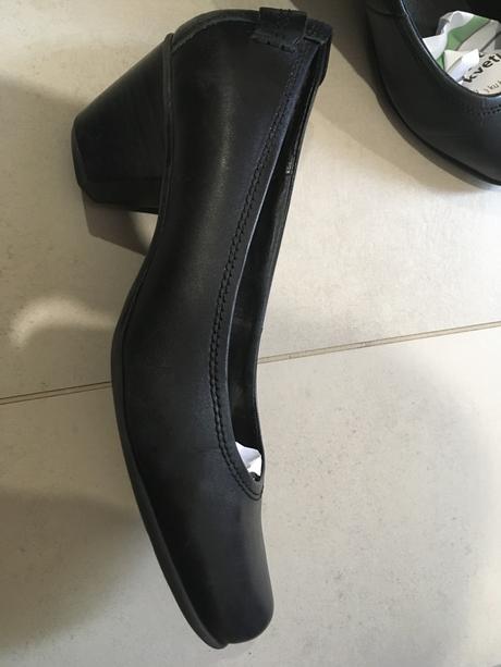 Cierne lodicky, baťa,39