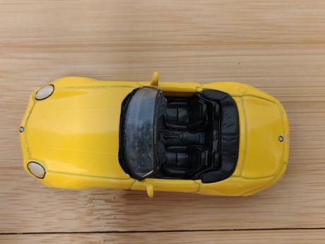 Zb model welly bmw z8 roadster yellow mattel 2010,