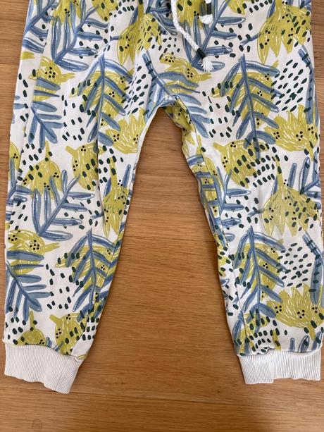 Teplaky so zaujimavym motivom, reserved,104