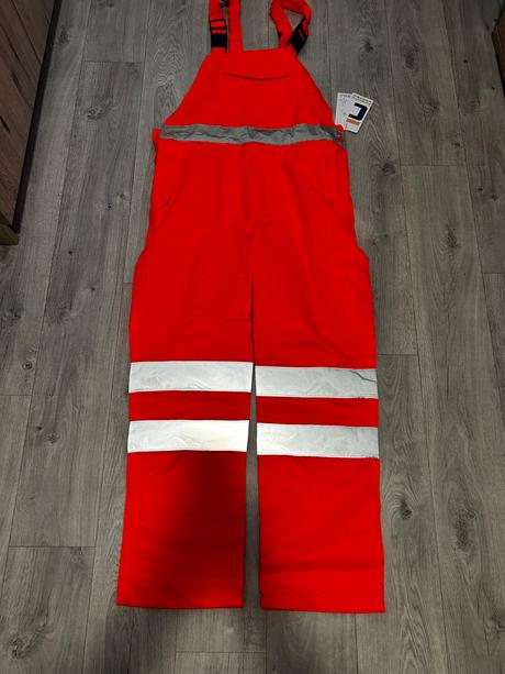 Montérky a vetrovka, 50