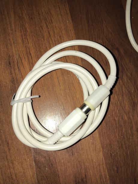 Tv káble - 3 kusy a 2 roztrojky, 