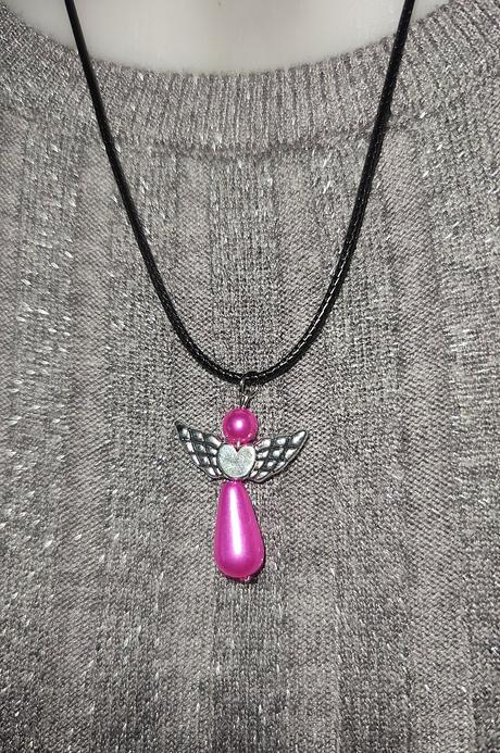 Retiazka tmavšie ružový anjel,