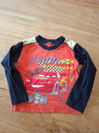 Červené tričko s modrými rukávmi, 92