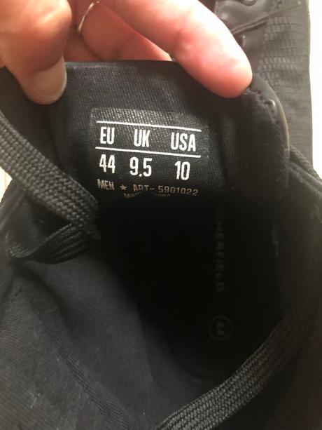 Členkové tenisky, 44