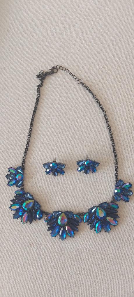 Náhrdelník a náušnice, 