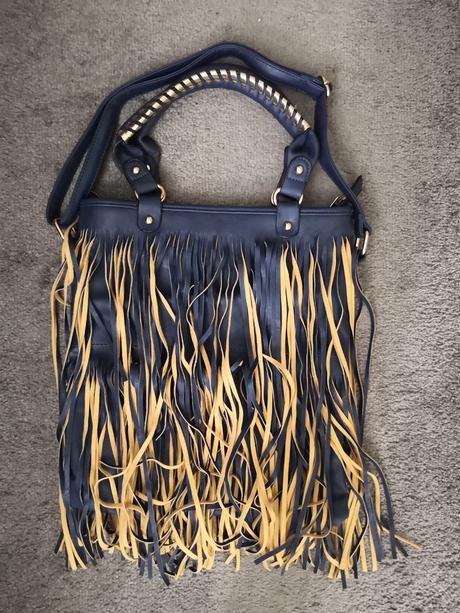 Dámska kabelka so strapcami, 