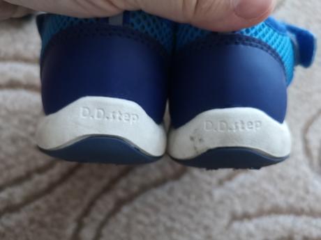 Rýchloschnúce sandálky, 26