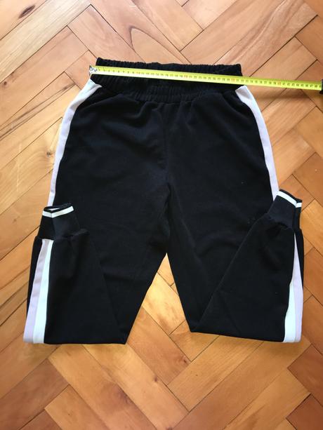 Čierne tepláky, reserved,s