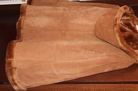 Bunda s kapucnou z brusenej koze, 40