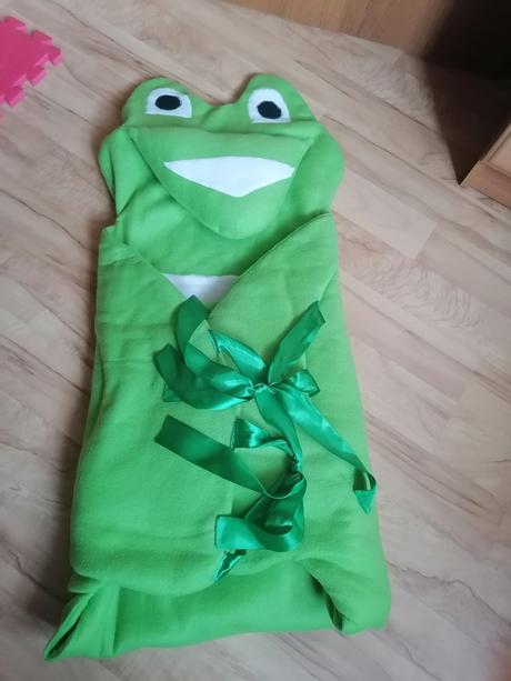 Zavinovačka ( hracia deka) + overal s uškami žabka, 