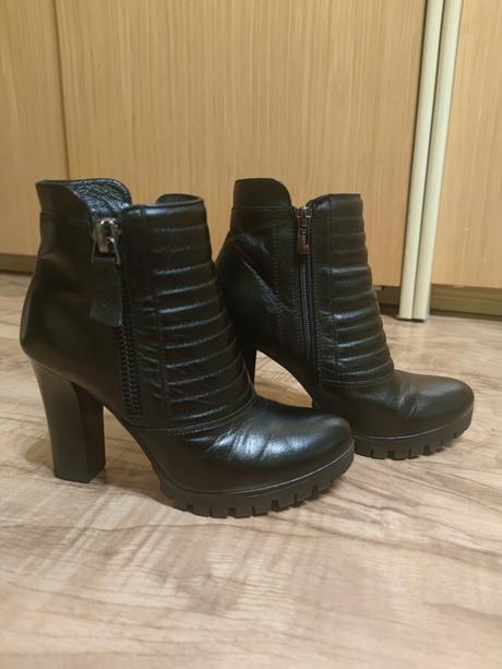 "motorkárske" kožené čižmičky veľkosti 35, lasocki,35