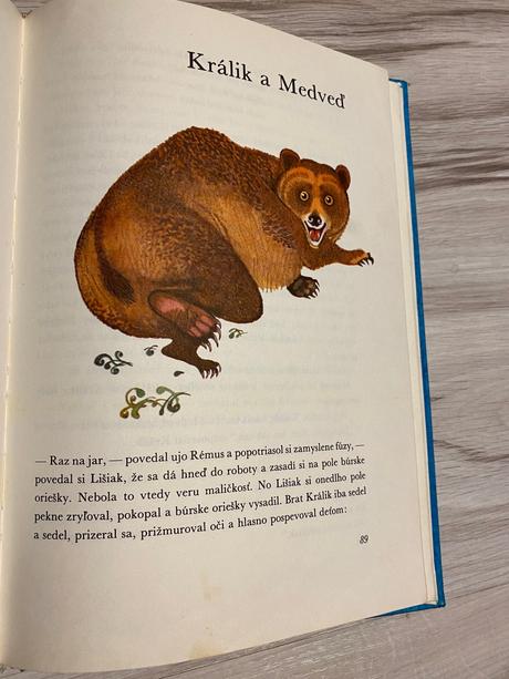 Retro stará kniha rozprávky uja rémusa, 