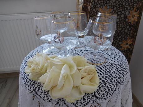 Retro napoleonky so zlatým lémom a erbom top stav, 