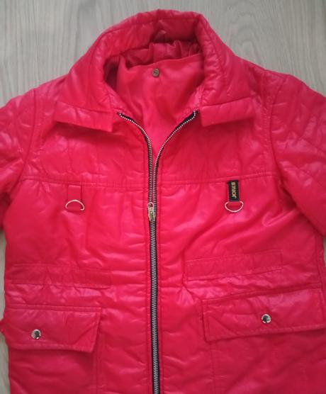 Červená vetrovka v. 164, 164