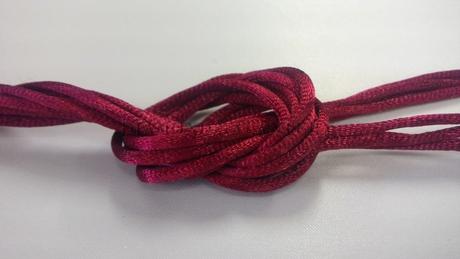 Saténová šnúrka 2,5 mm tmavo červená, 