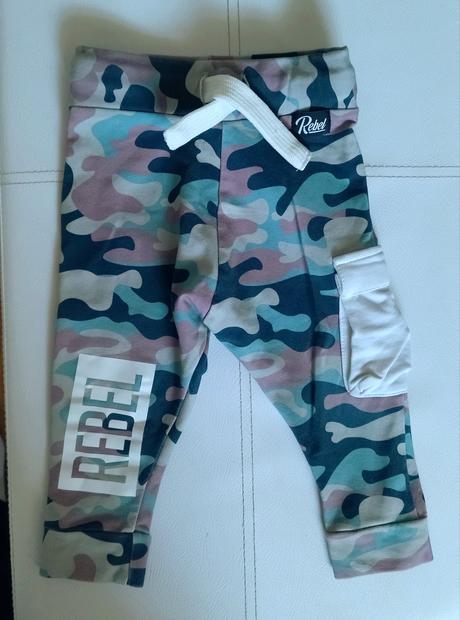 Tepláčiky rebel, rebel,74