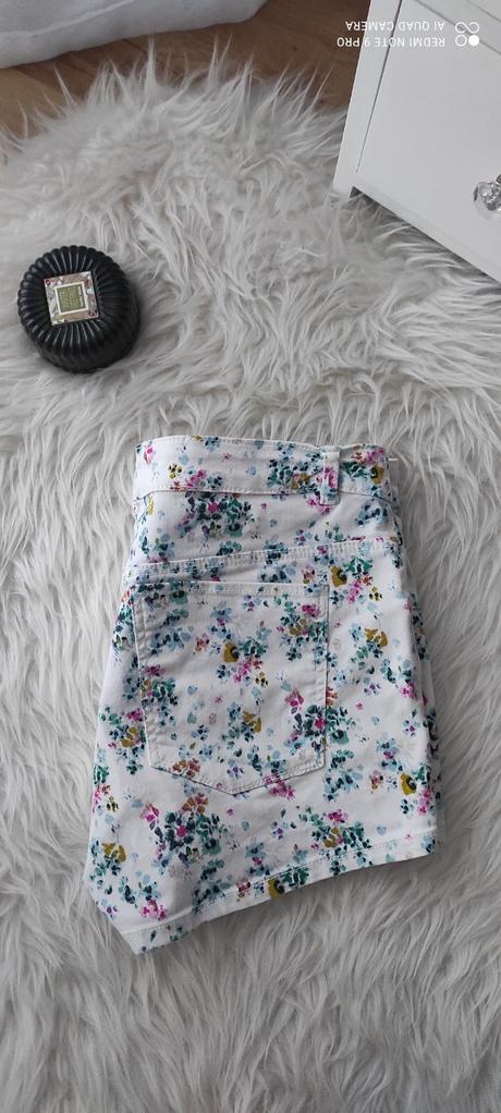 Kraťasy s kvietkami, h&m,38