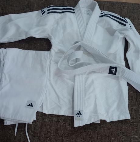 Adidas kimono 140, 140
