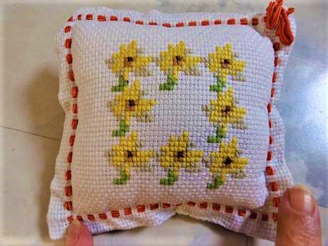 Praktické ihelničky 2 ks,