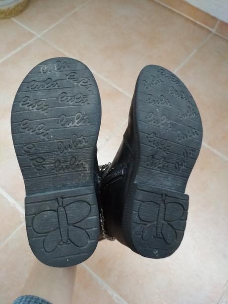 Prechodné čierne čižmičky, 25