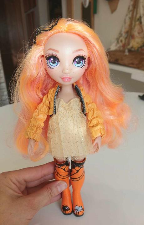 Bábika poppy rowan - kolekcia rainbow high, 