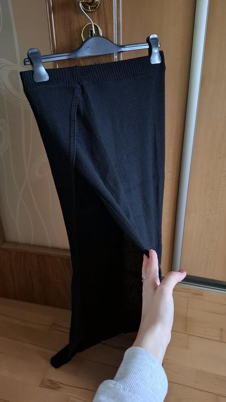 Cierna plazova sukna s rozparkom, m