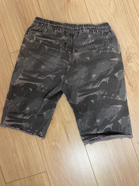 Kraťasky, chapter young,158