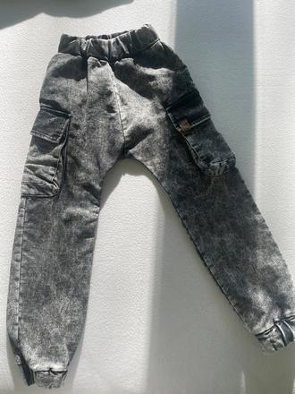 Nohavice z makkej rifloviny, 122