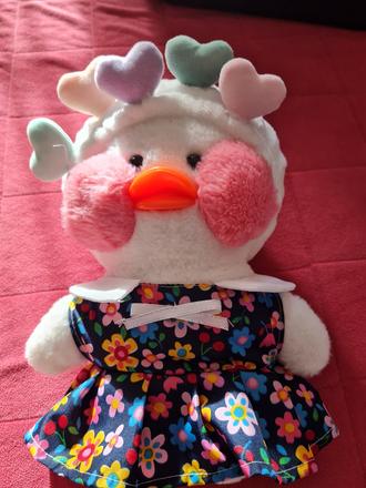 Plysova kačica s oblecenim, 