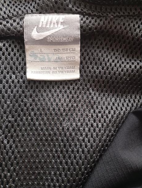 Čierna tenká vetrovka nike č.152/158, nike,152