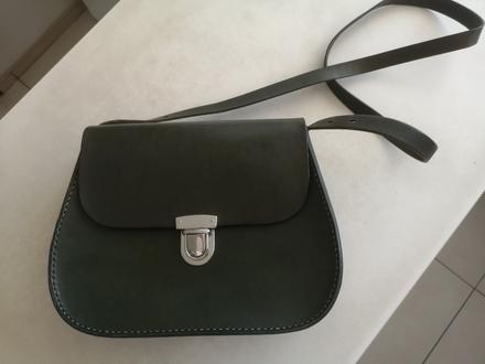 Zelená kabelka - "poľovnícka kapsa", 