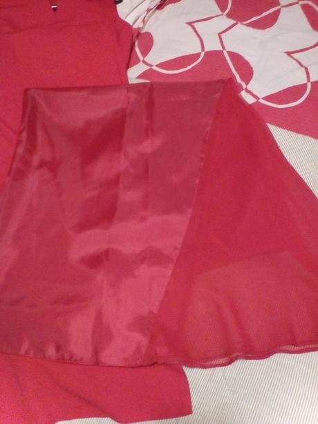 Červené dlhé spoločenské šaty, 36