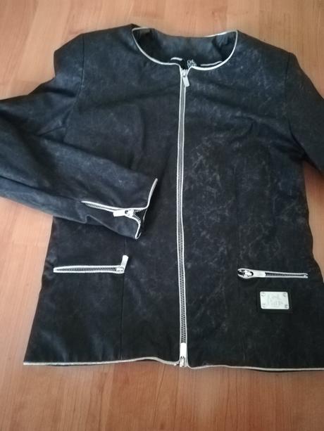 Prechodná bunda, 36