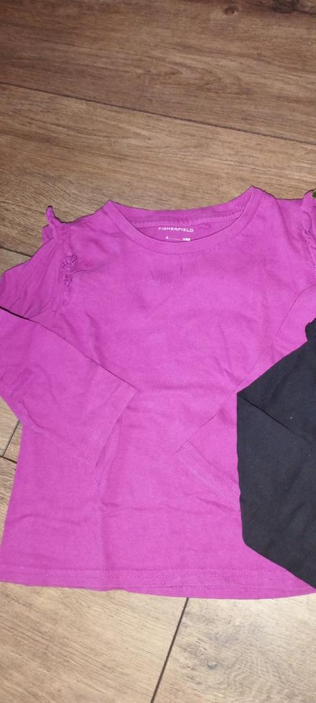 Krásne tričká s volánikmi, 104