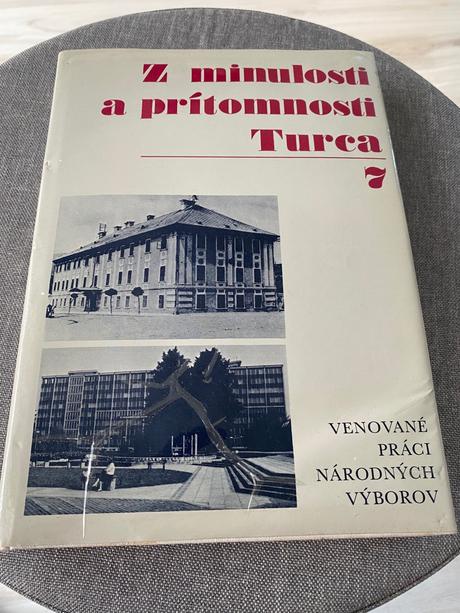 Stará kniha z minulosti a prítomnosti turca martin,